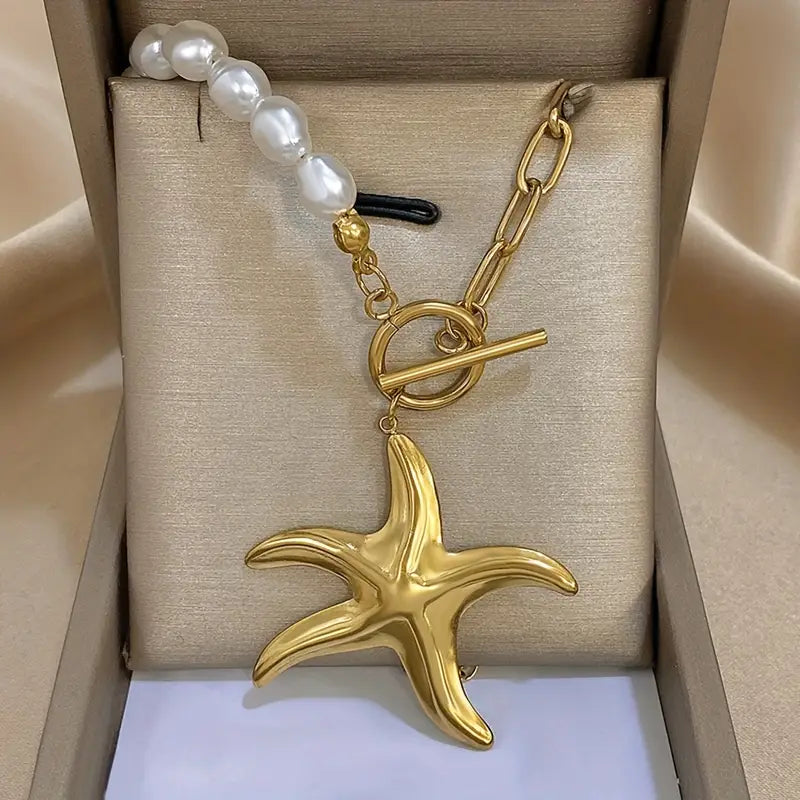 Collar Mitad Cuencas Perlas Blanca y Mitad Cadena Dorada Dije Estrella Mar