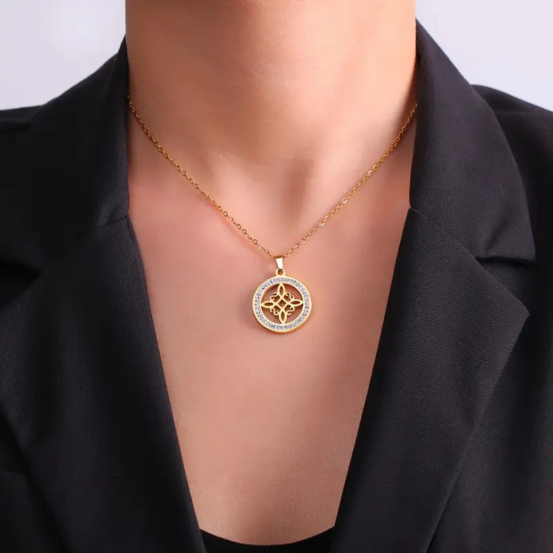 Collar Cadena Dorada Nudo de Bruja