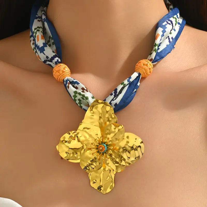 Collar Paliacate Dije Flor Dorada