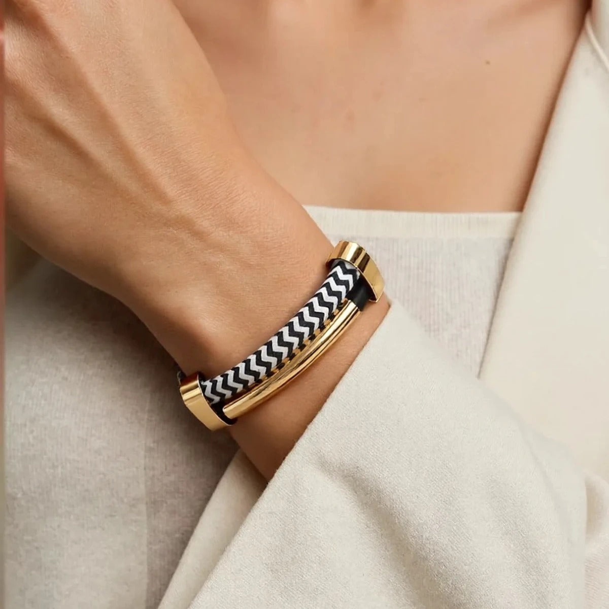 Collar y Pulsera Tubulares Dorados