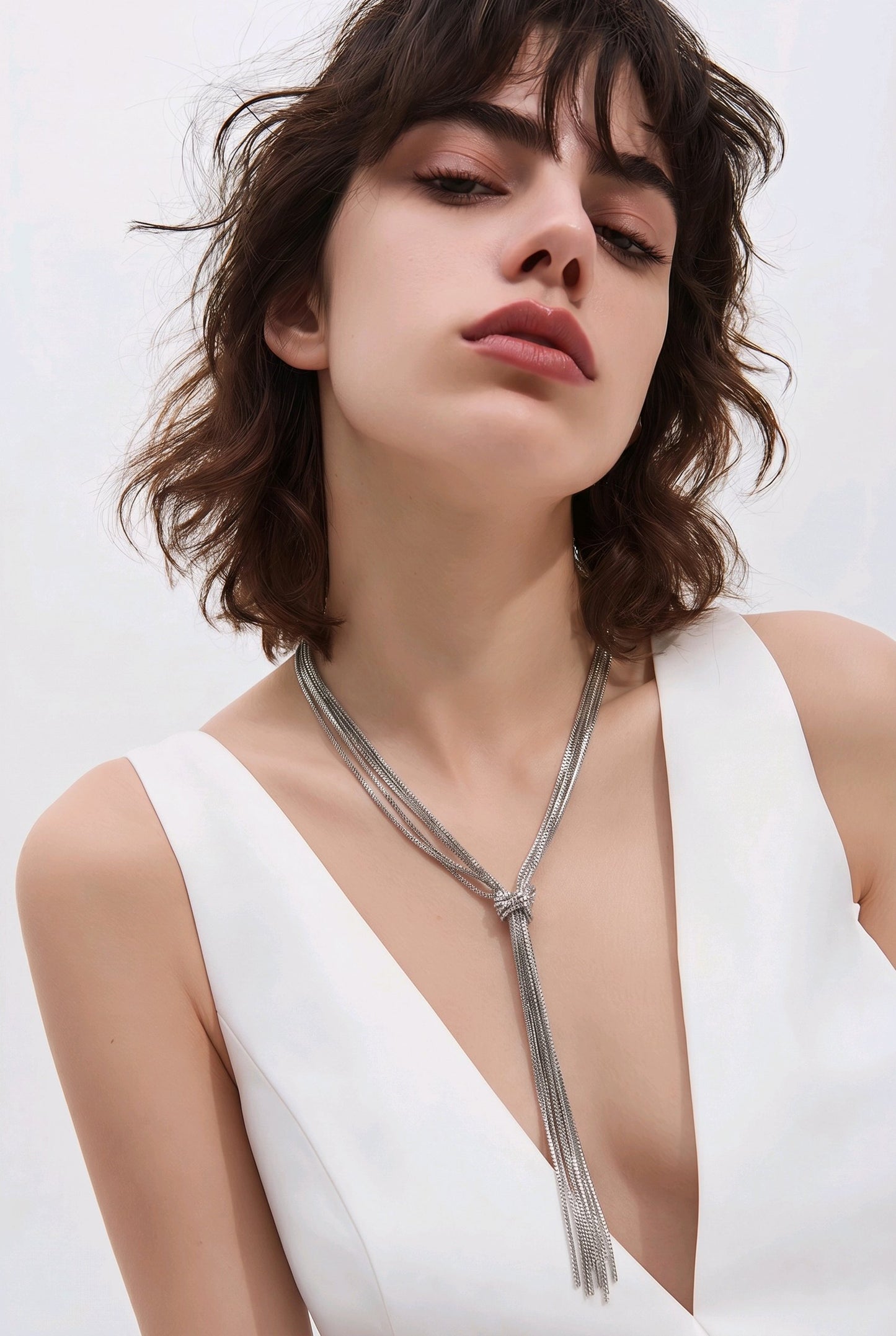 Collar Hilos Plateados Corbatero