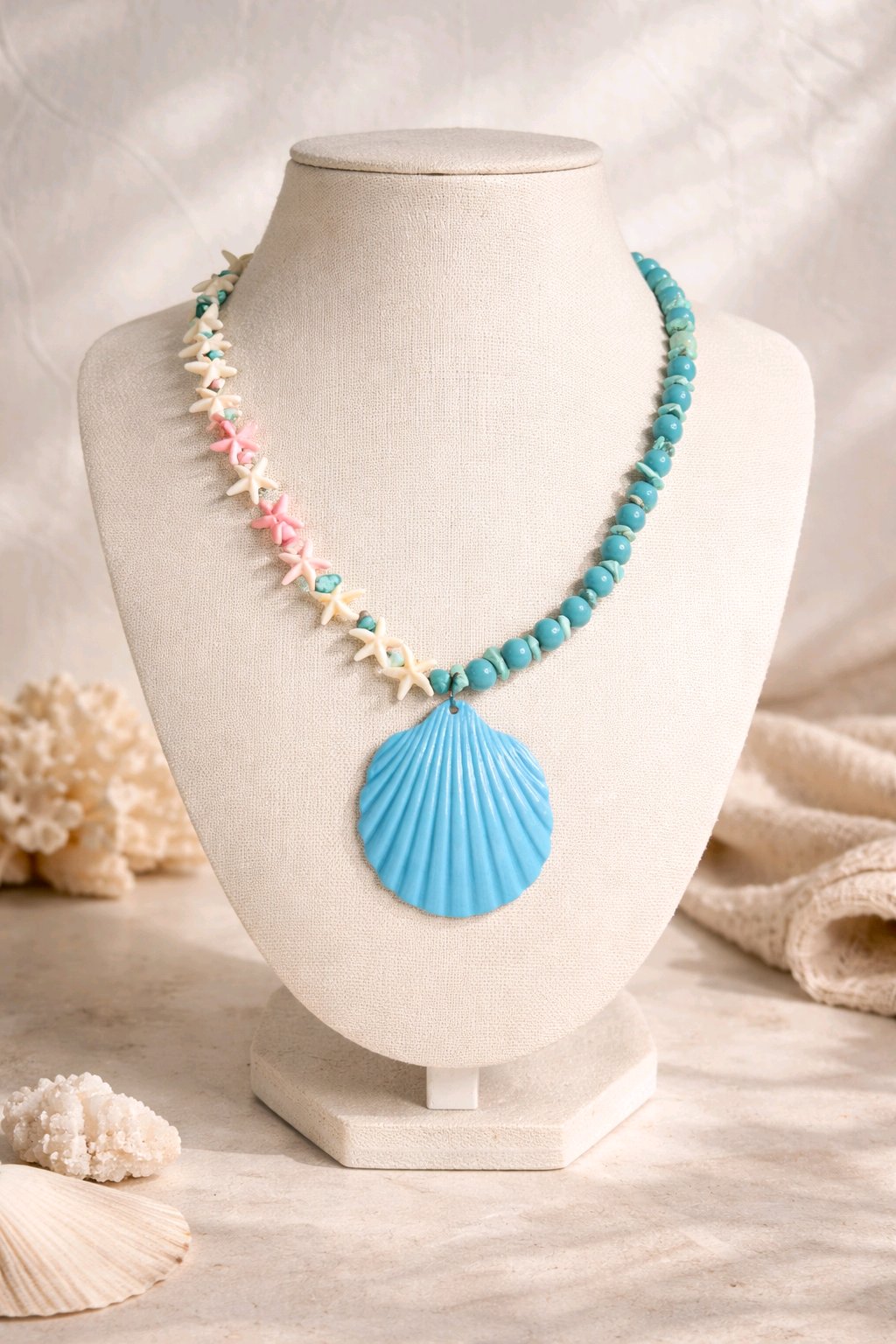 Collar Estrella Mar Rosas y Blanca, Cuencas Turquesa Dije Concha Azul