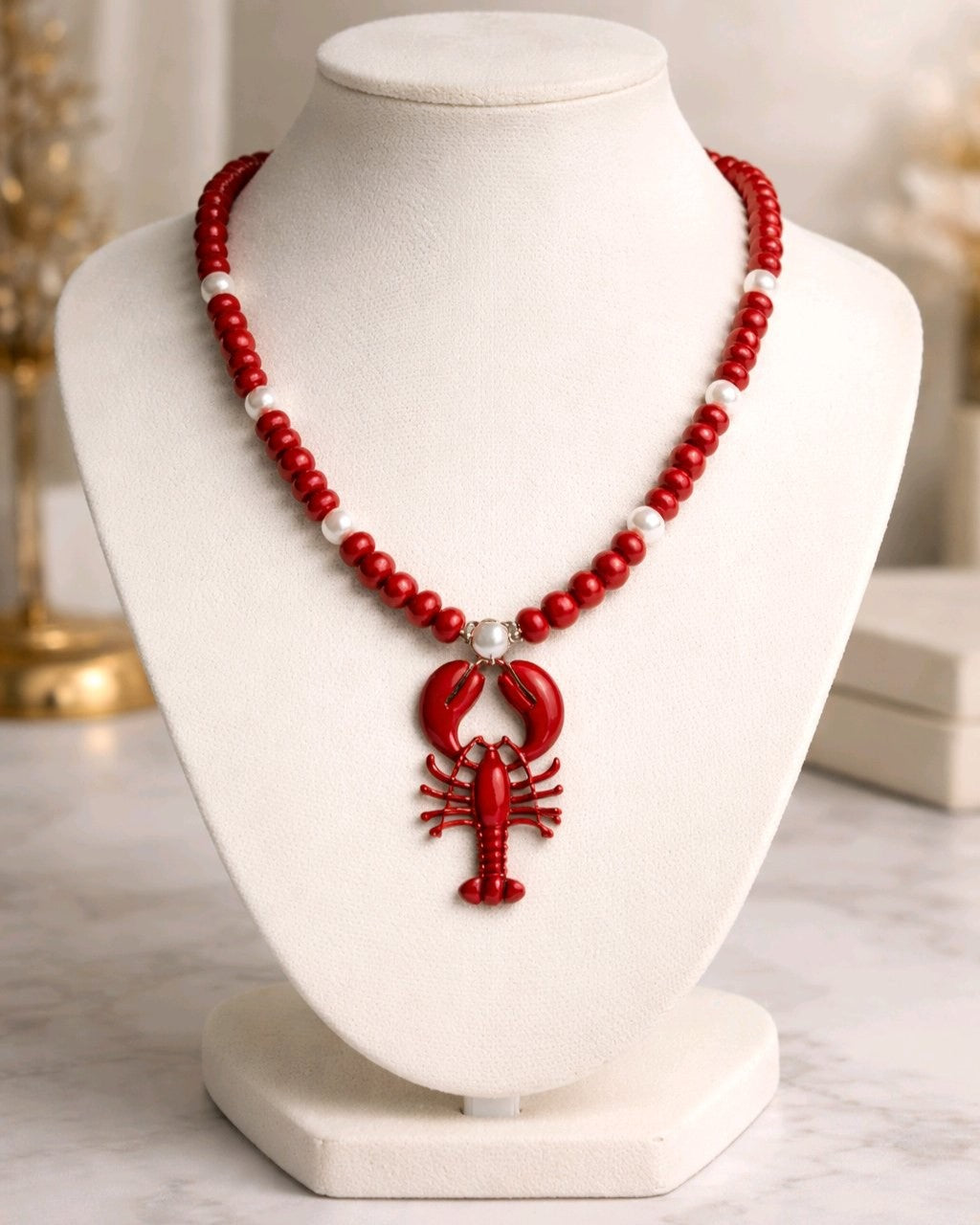 Collar Cuencas Rojas y Blancas Dije Langosta Roja