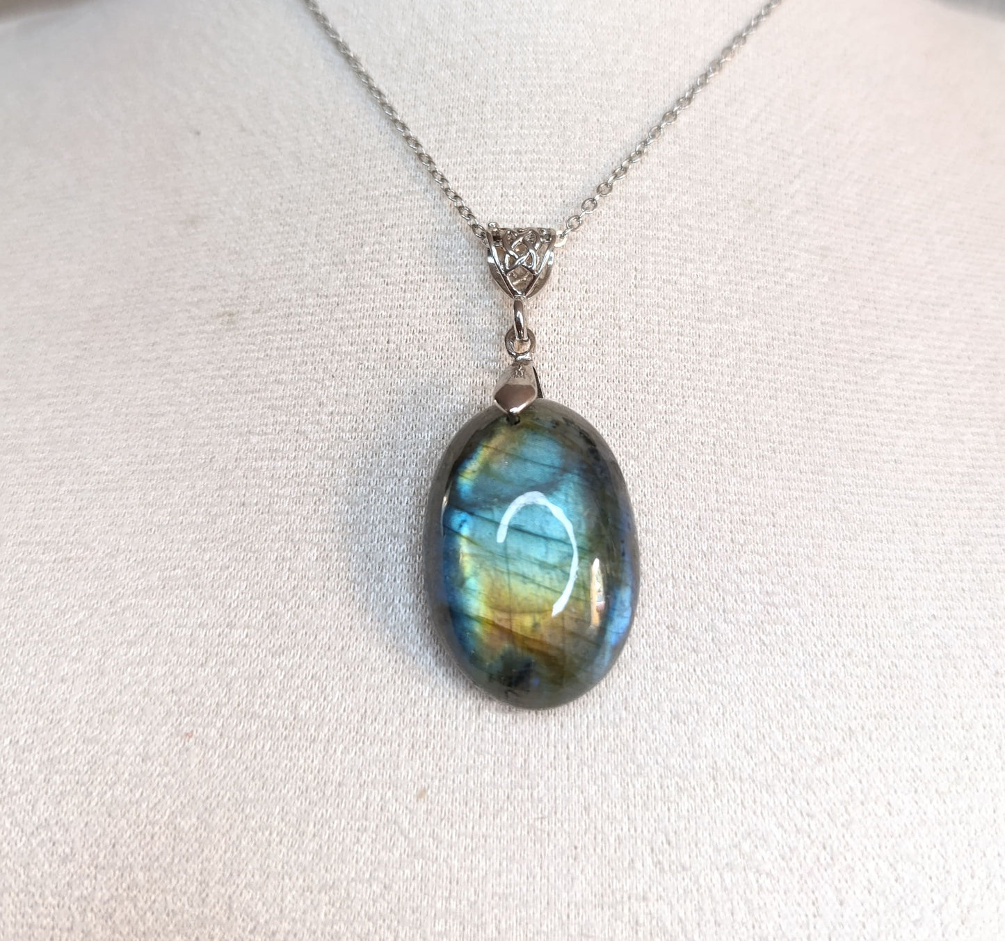 Dije Labradorita Gota