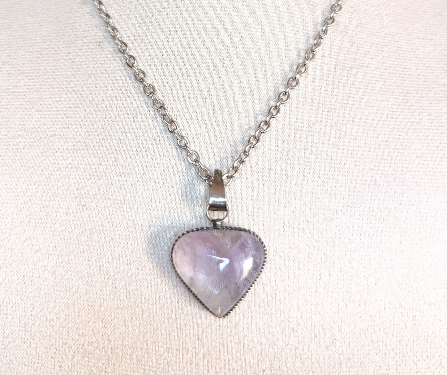 Dije Corazón Venturina Amatista