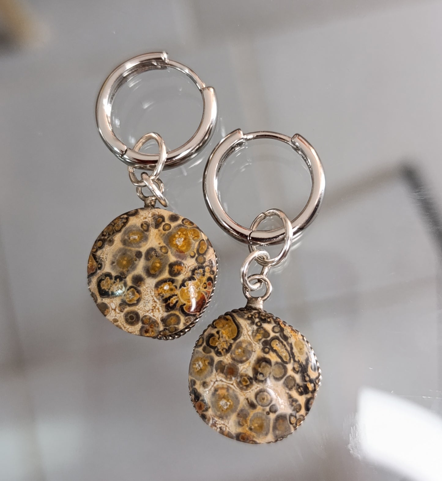 Aretes Arracadas Plateadas y Jaspe Piel Víbora
