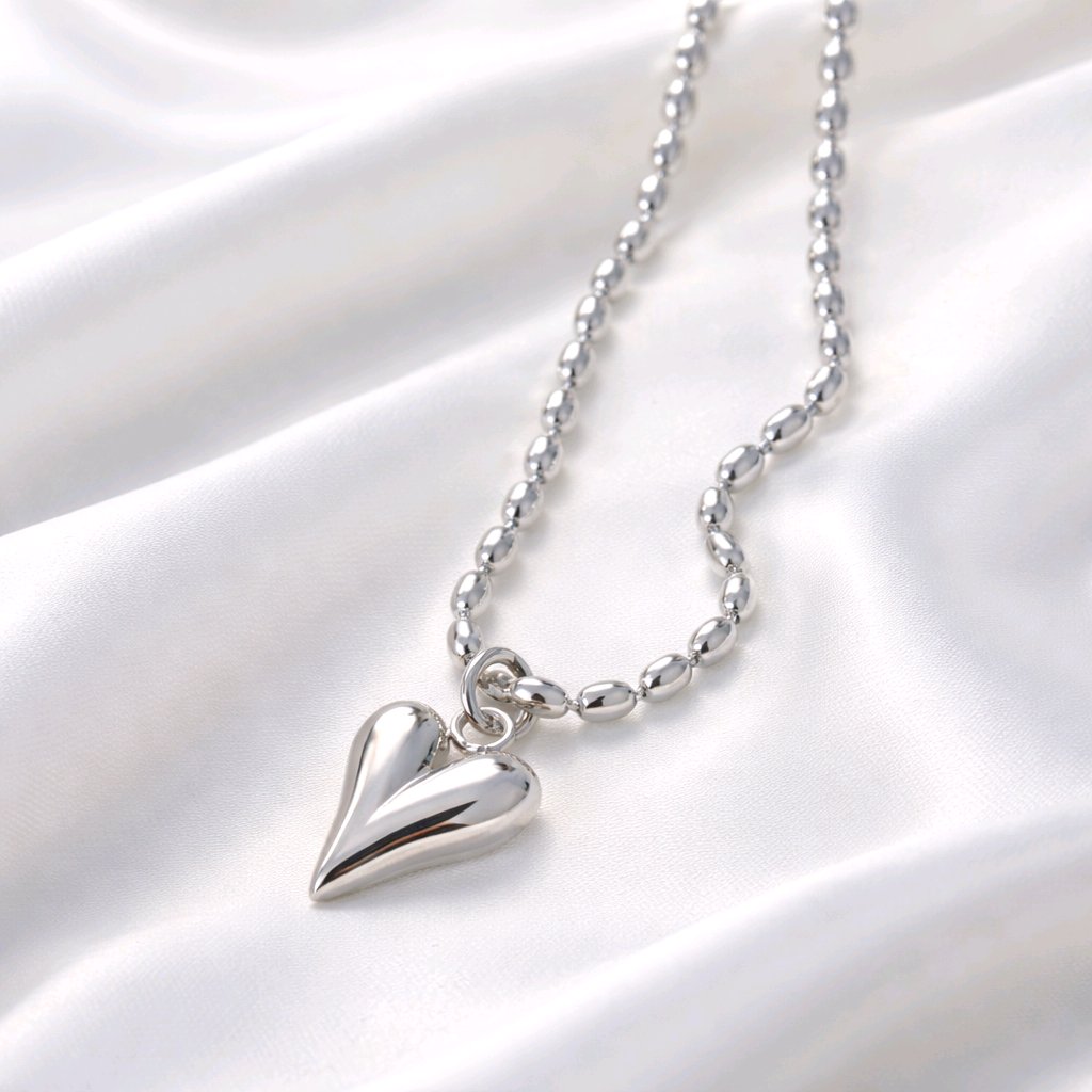 Collar Plateado Corazón 3D