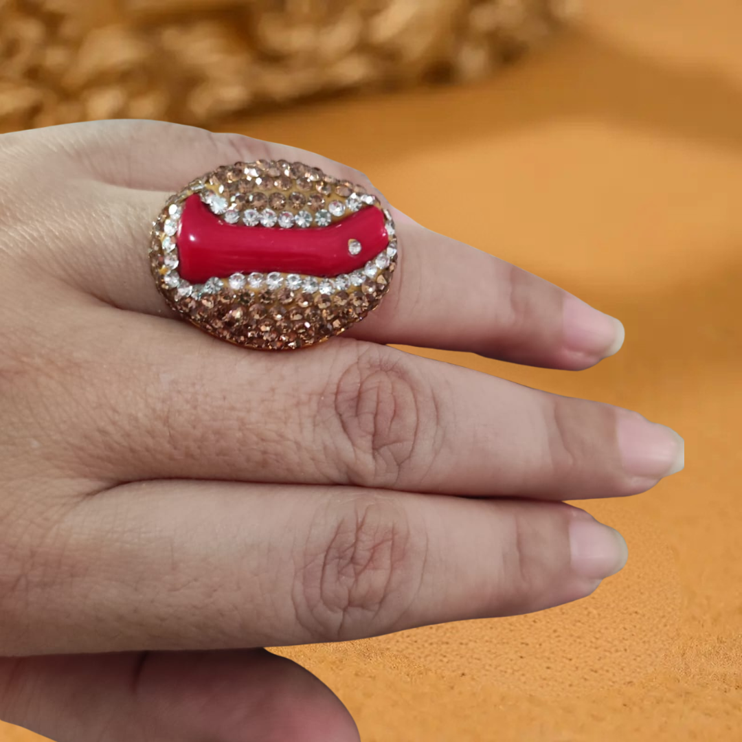 Anillo Dorado Ronda Coral Rojo y Circón