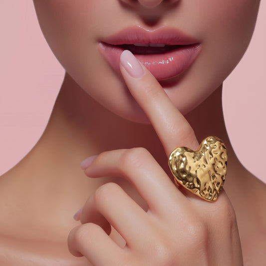 Anillo Dorado Corazón Amartillado Ajustable