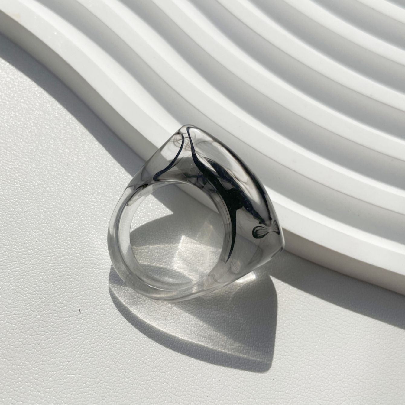 Anillo Resina Rectangular Transparente Negro T6