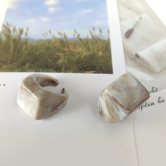 Anillo Resina Cuadrado Capuchino T6