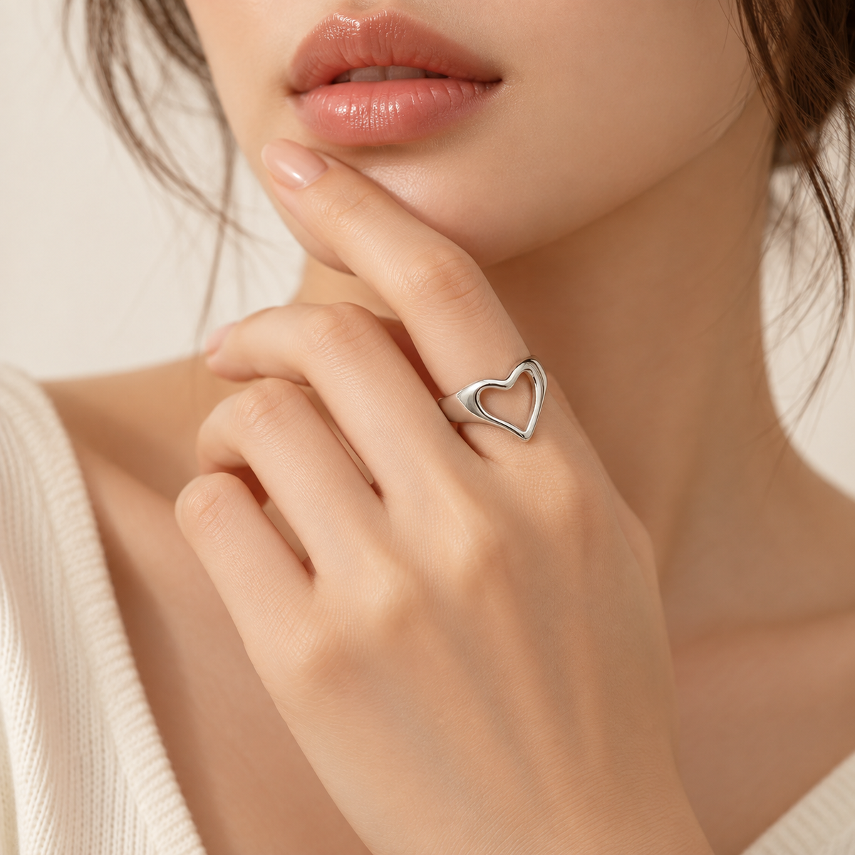 Anillo Plateado Corazón Vacío - Ajustable