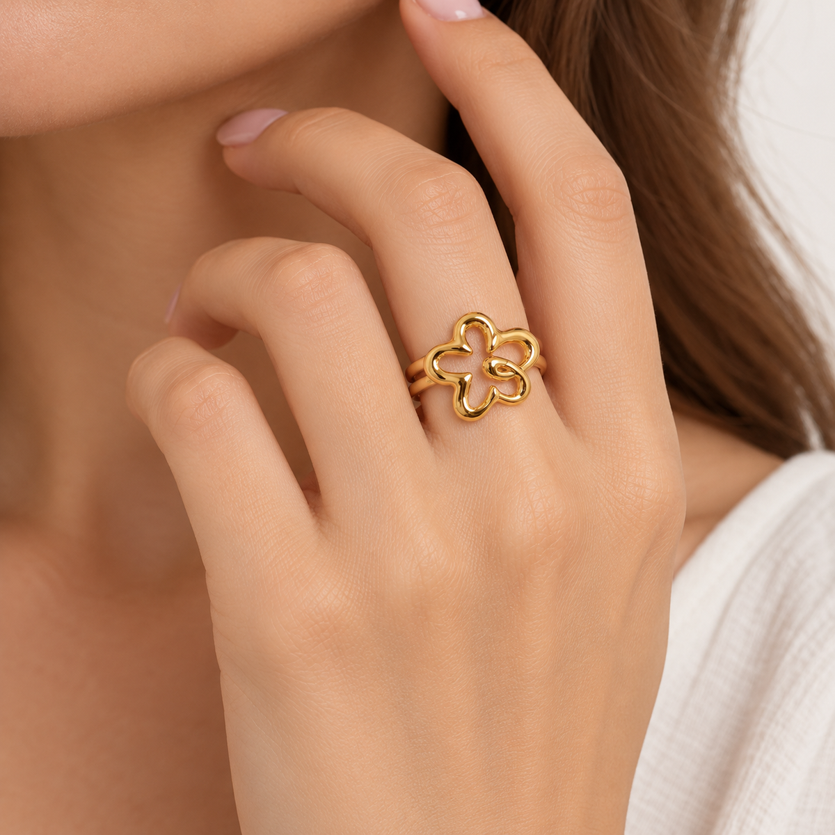 Anillo Dorado Flor Vacía - Ajustable