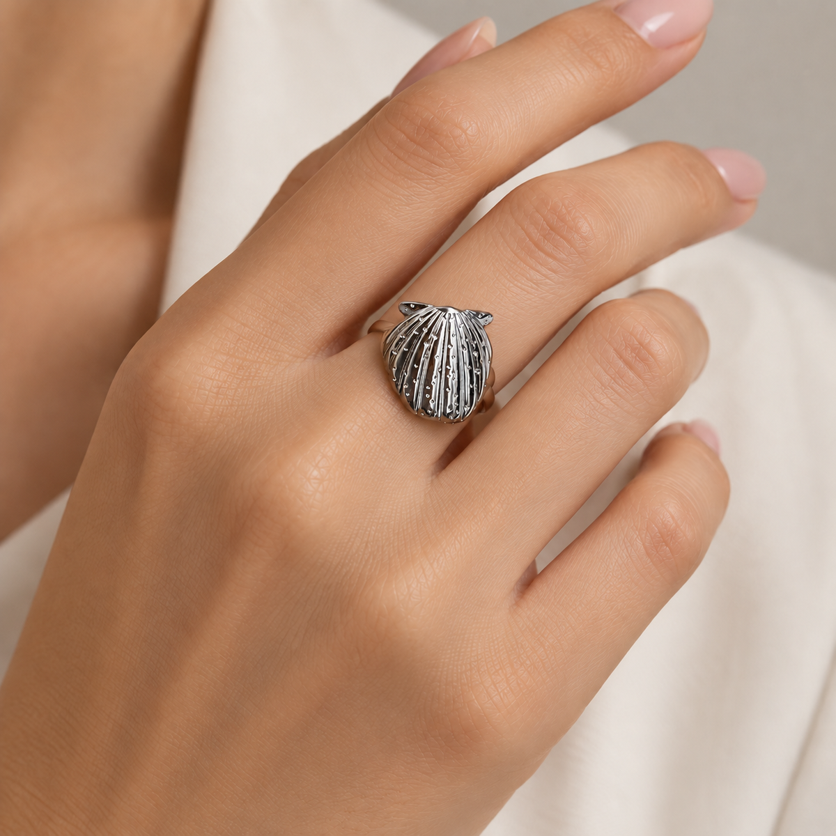 Anillo Plateado Concha de Mar - Ajustable