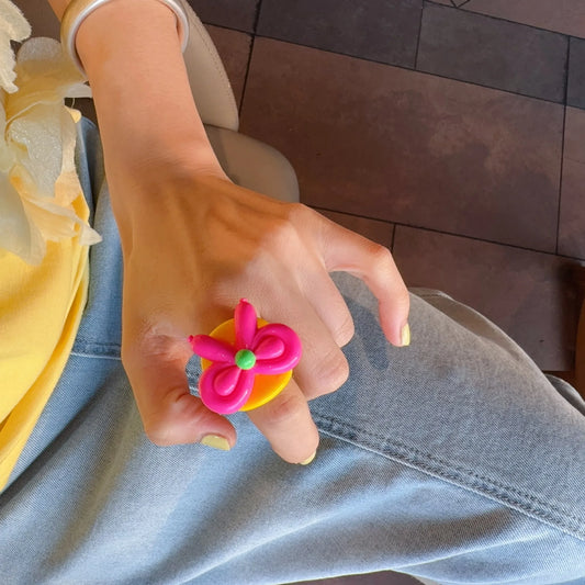 Anillo Resina Amarillo con Nudo Mariposa Rosa - Talla 7