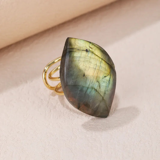 Anillo Dorado con Piedra Natural Labradorita - Ajustable
