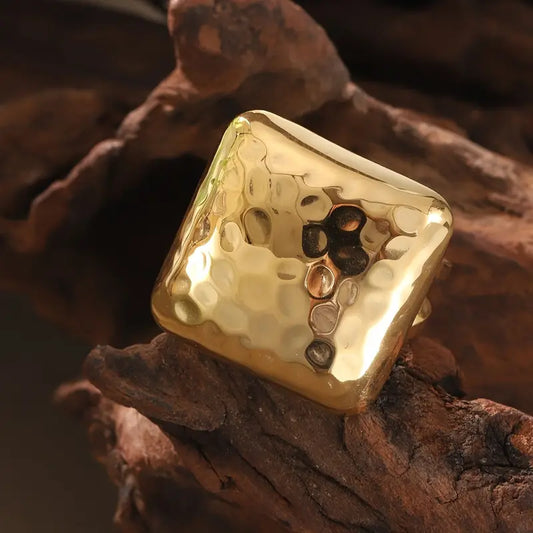 Anillo Dorado Cuadrado Amartillado Ajustable