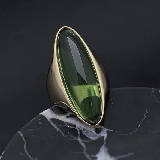 Anillo Dorado Ronda Cristal Verde, Talla 8