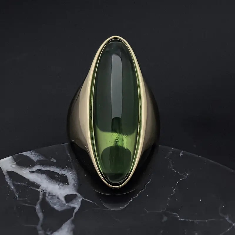 Anillo Dorado Ronda Cristal Verde, Talla 8