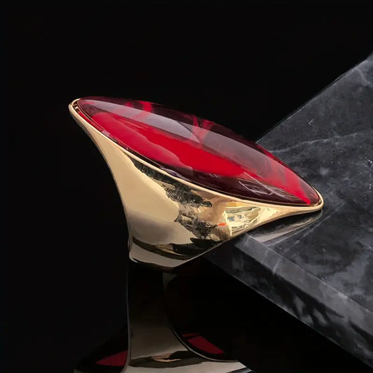 Anillo Dorado Ronda Cristal Rojo, Talla 8