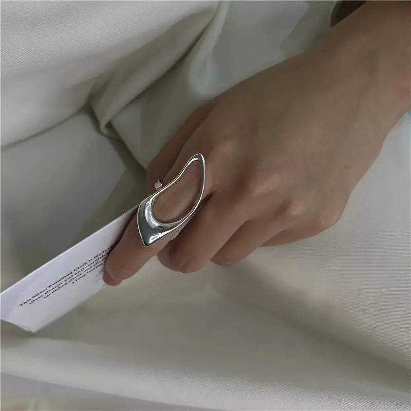 Anillo Plateado Oblicuo Ajustable