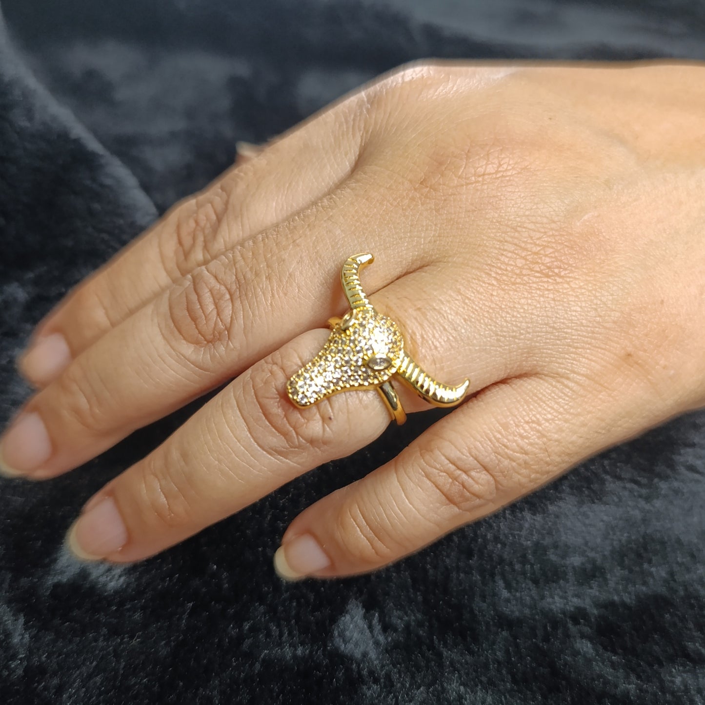 Anillo Dorado Cabeza Toro Ajustable