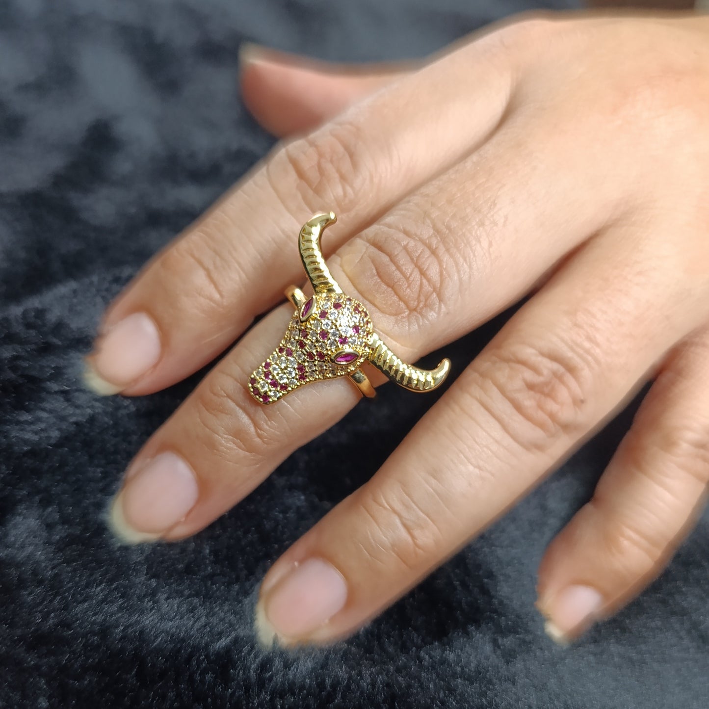 Anillo Dorado Cabeza Toro Ajustable