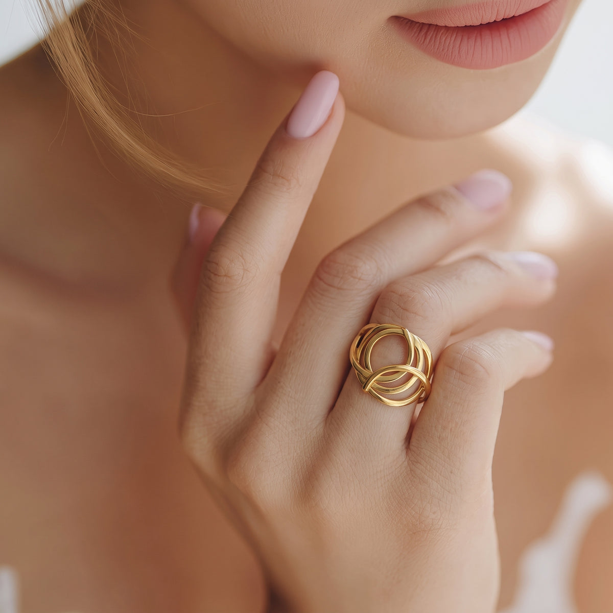 Anillo Dorado Multicículos Ajustable