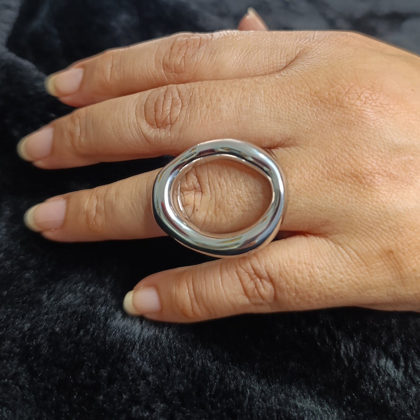 Anillo Plateado Divergente Ajustable