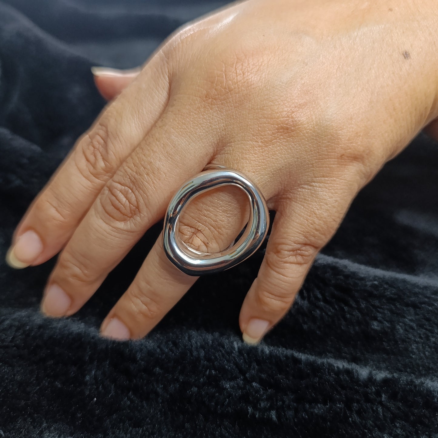 Anillo Plateado Divergente Ajustable