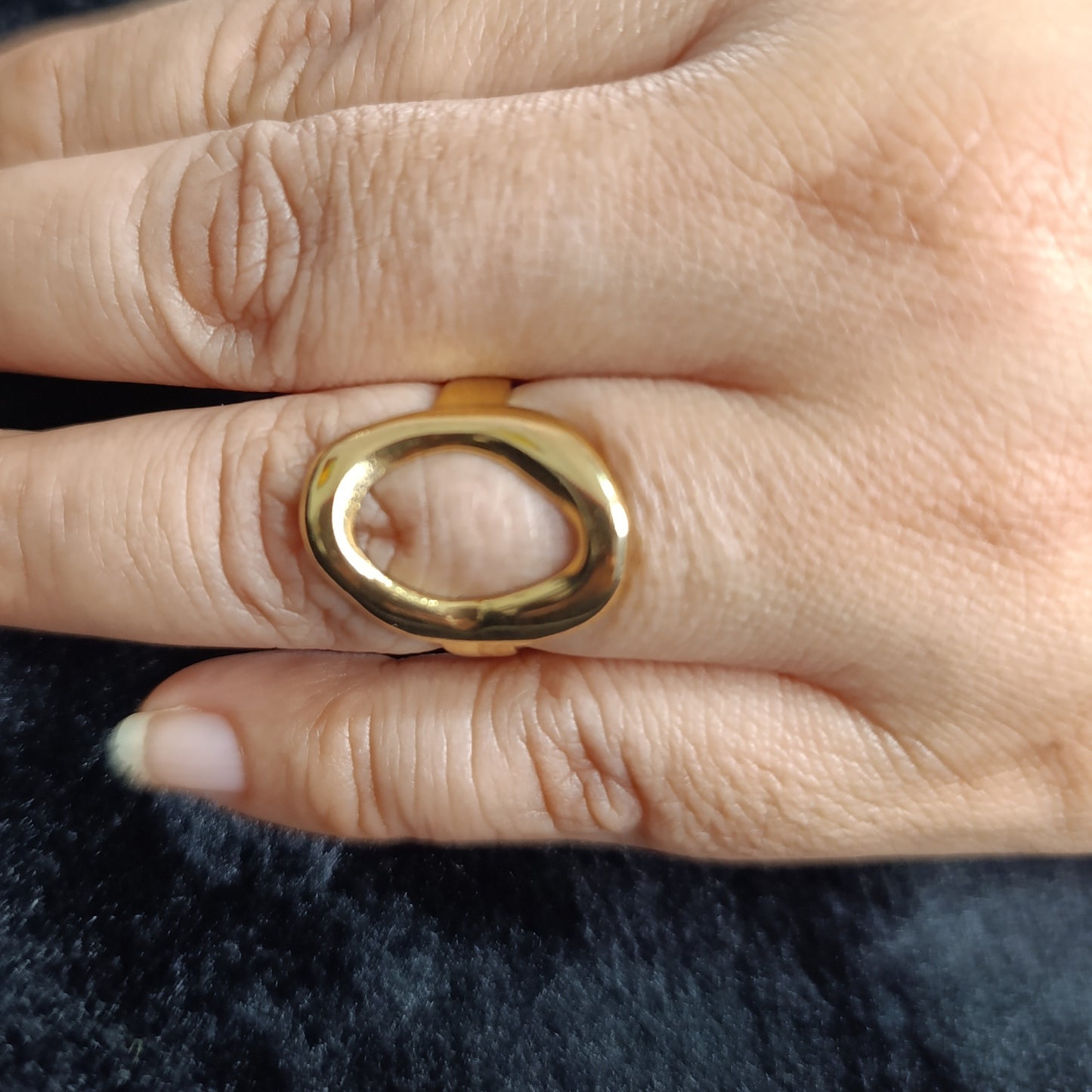 Anillo Dorado Divergente Ajustable