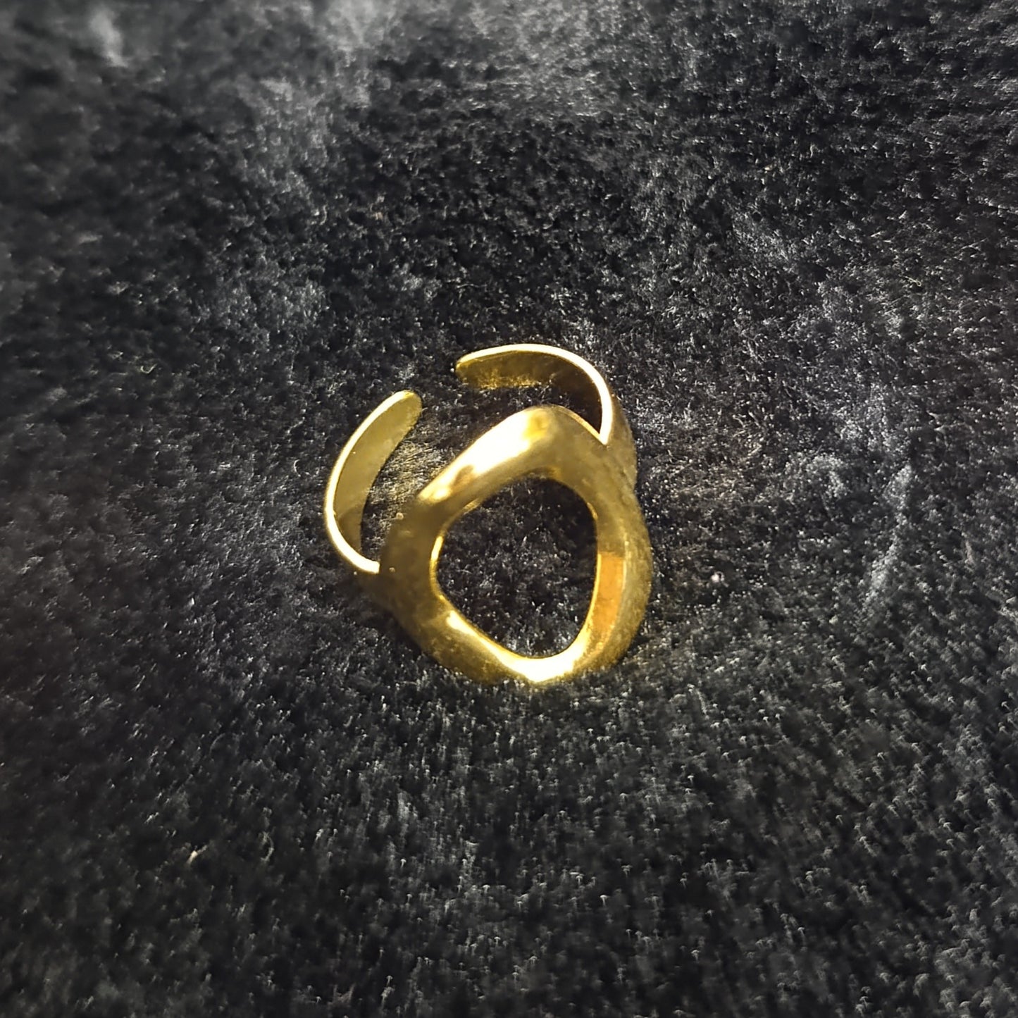 Anillo Dorado Divergente Ajustable