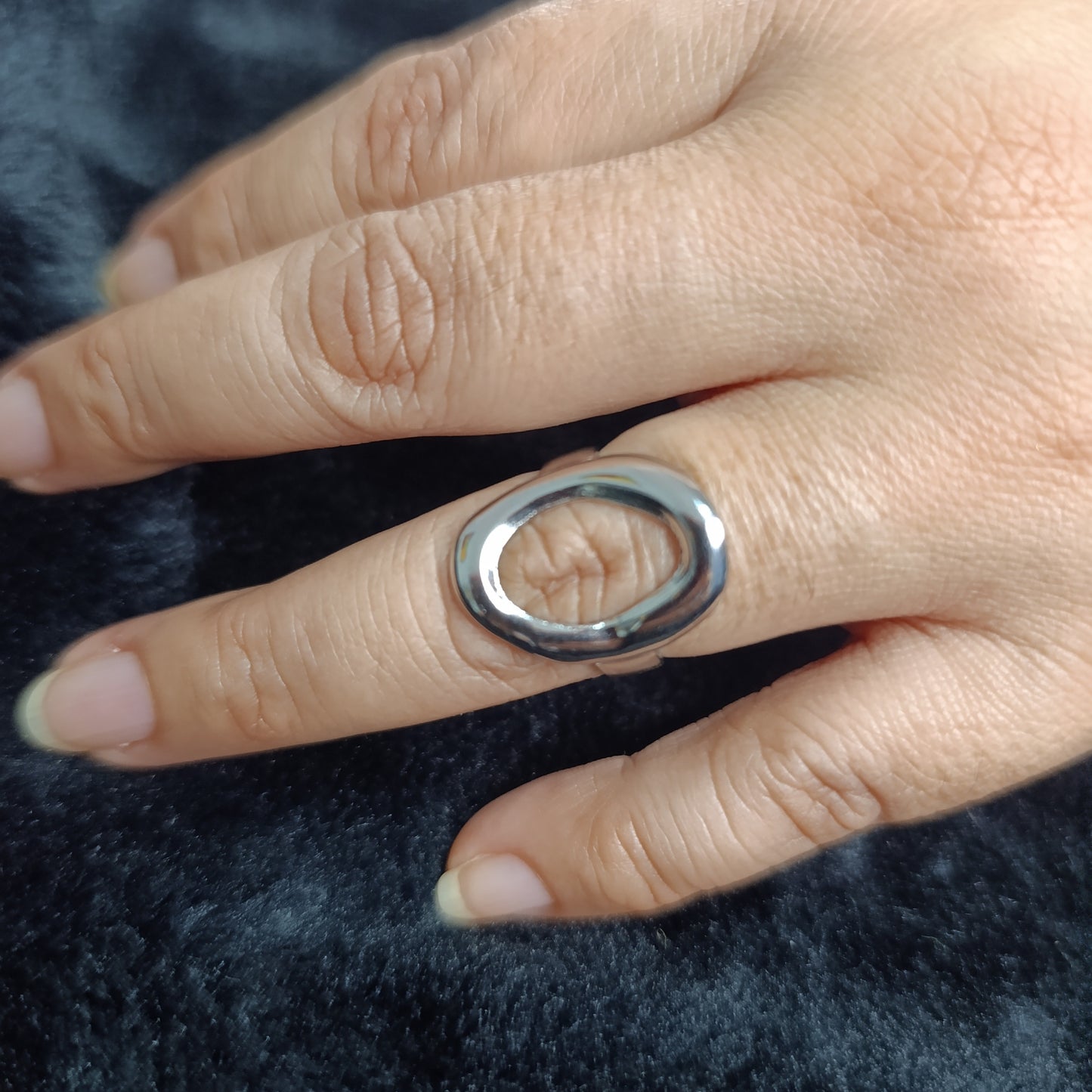Anillo Plateado Divergente Ajustable