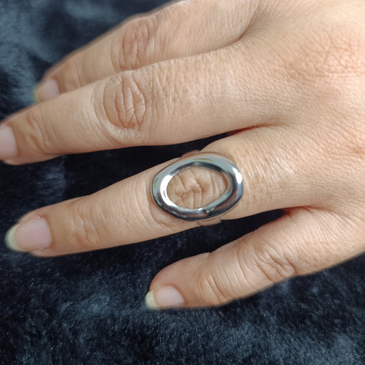Anillo Plateado Divergente Ajustable
