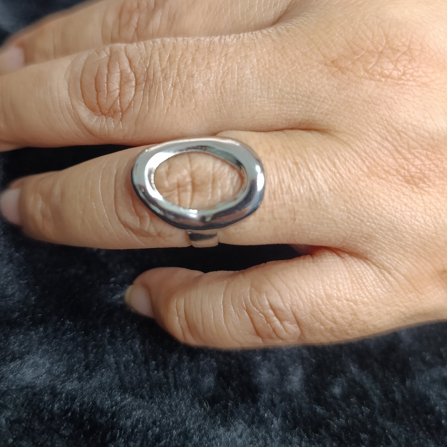 Anillo Plateado Divergente Ajustable