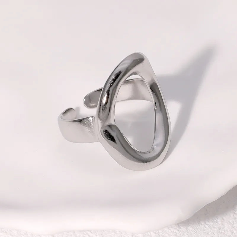Anillo Plateado Divergente Ajustable