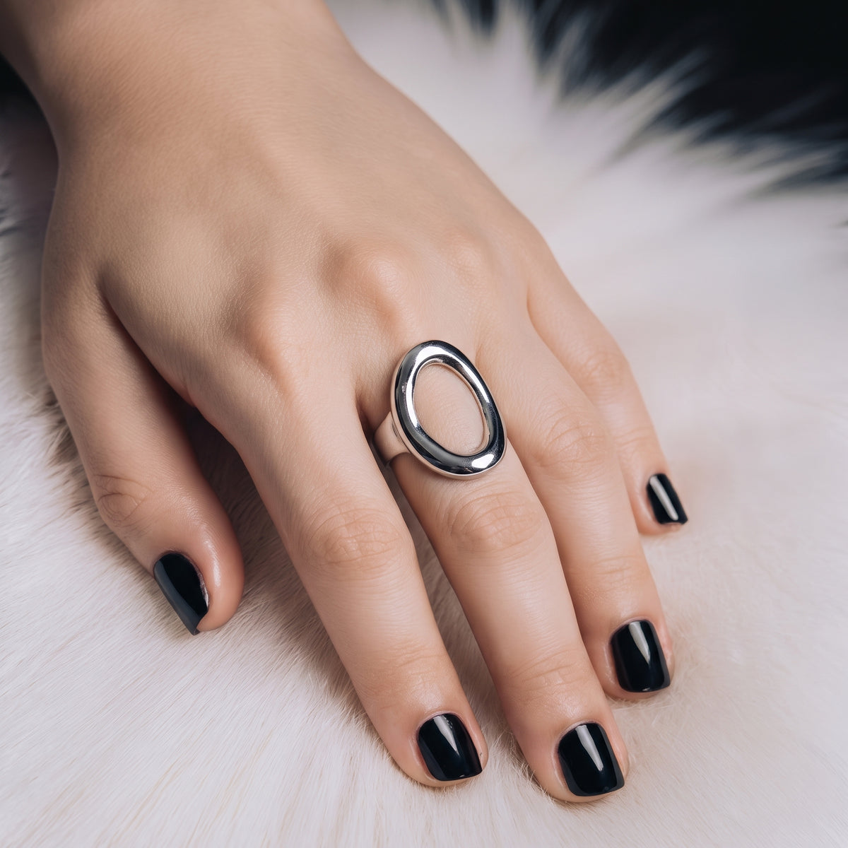 Anillo Plateado Divergente Ajustable