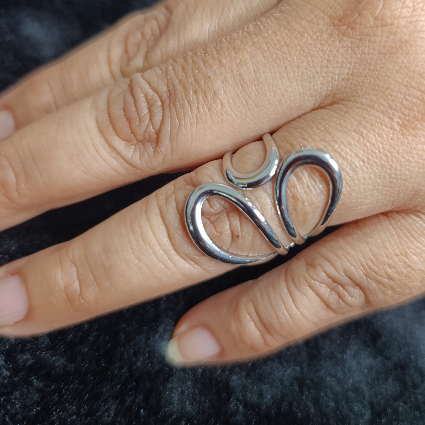 Anillo Platedo Pétalos Huecos Geométrico Ajustable