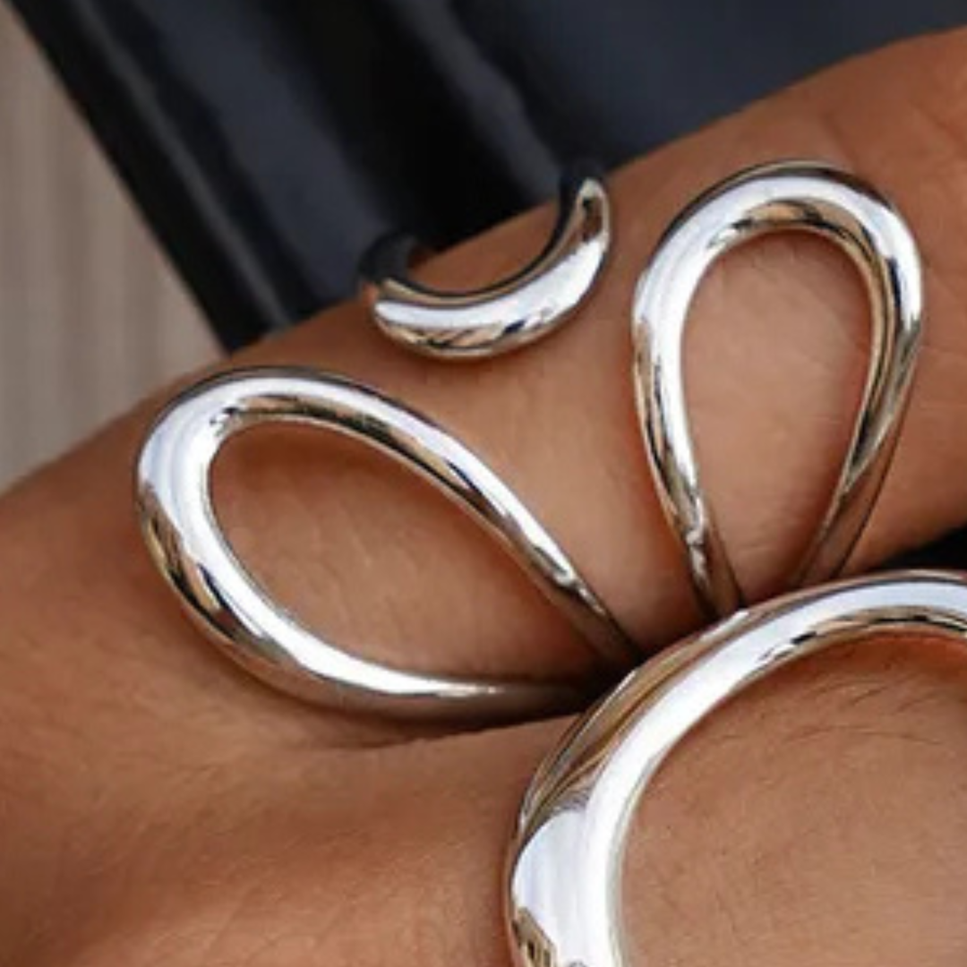 Anillo Platedo Pétalos Huecos Geométrico Ajustable