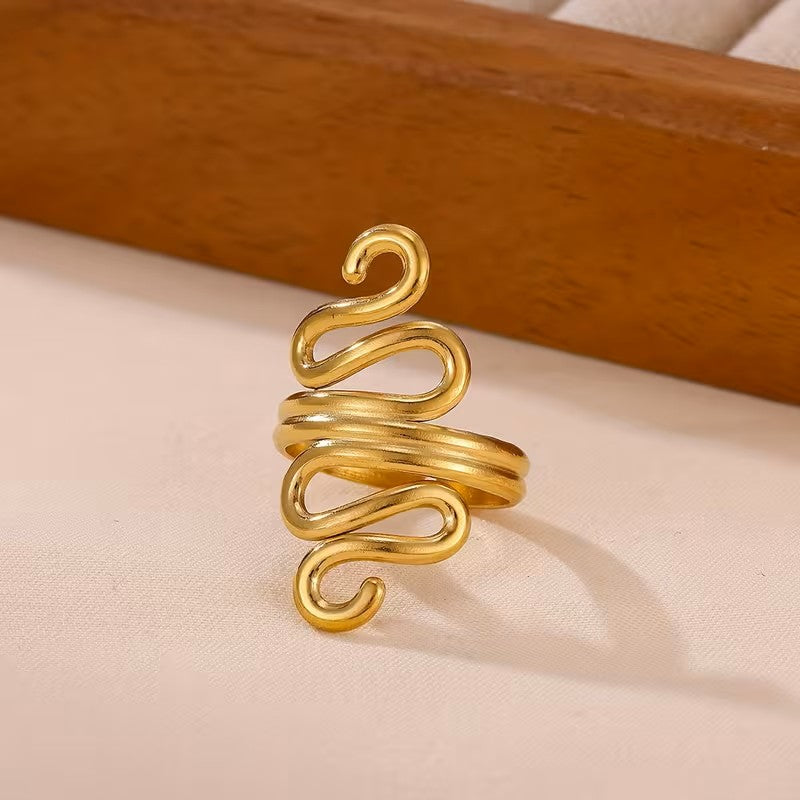Anillo Dorado Curvo Forma Serpiente - Ajustable