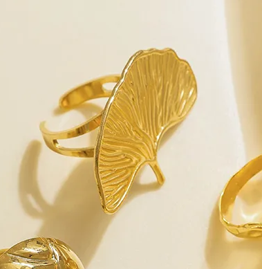 Anillo Dorado Hoja de Ginkgo - Ajustable
