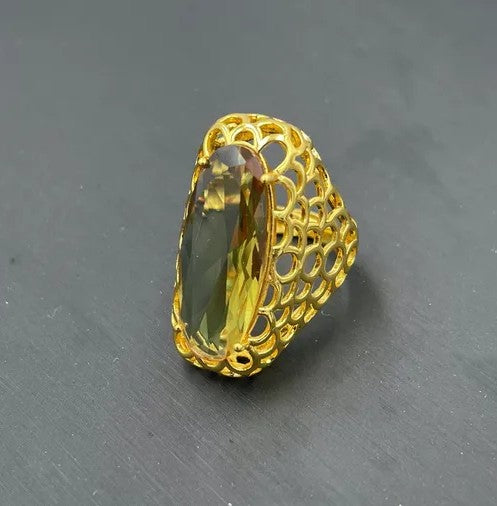 Anillo Oval Sultanita Base Dorada Enmallada Dorada - Ajustable