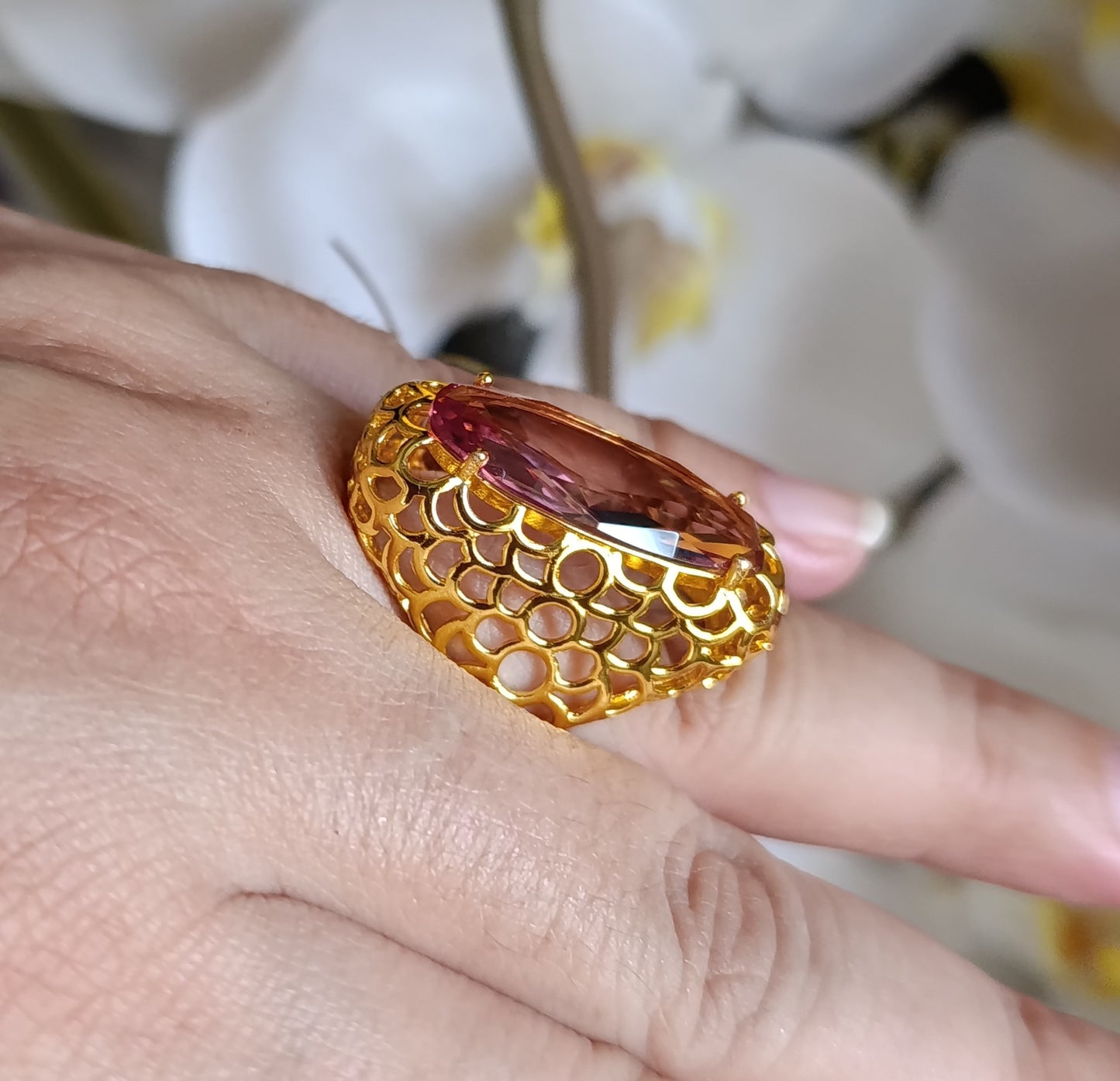 Anillo Oval Sultanita Base Dorada Enmallada Dorada - Ajustable
