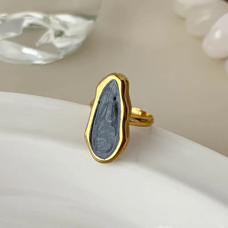 Anillo Dorado Ronda Asimétrica Negro - Ajustable