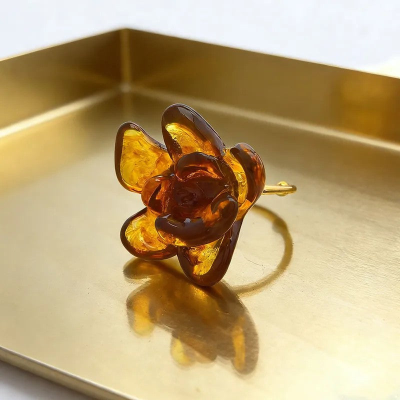 Anillo Dorado Ronda Flor Café Resina - Ajustable