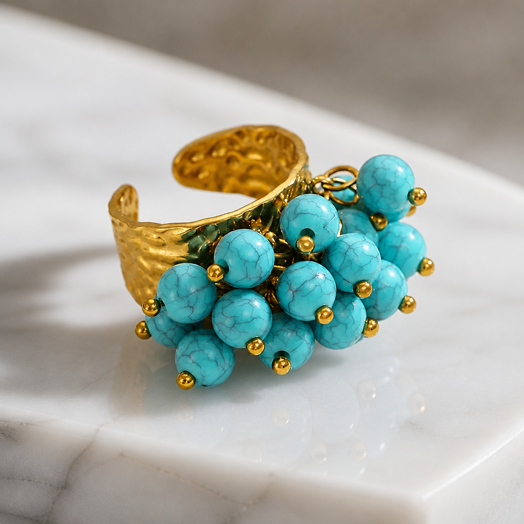 Anillo Dorado Amartillado Con Borlas de Turquesa - Ajustable