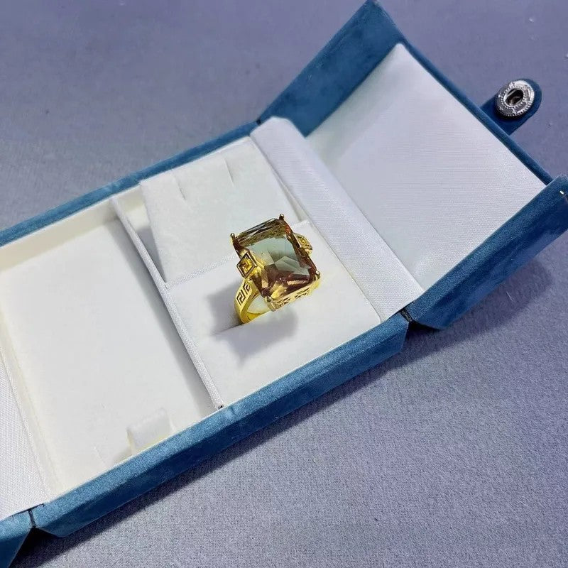 Anillo Dorado Patrón Geométrico Ronda de Piedra Sultanita - Ajustable
