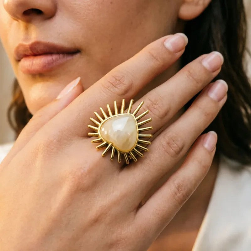 Anillo Dorado en Forma Corazón Ronda Resina - Ajustable