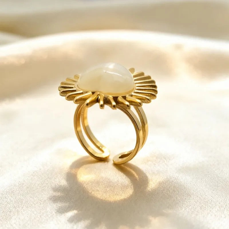 Anillo Dorado en Forma Corazón Ronda Resina - Ajustable
