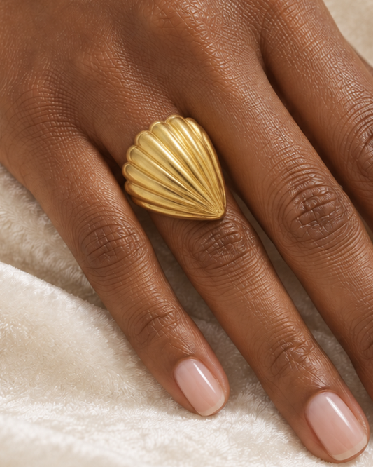 Anillo Dorado Corazón Rayas - Talla 7